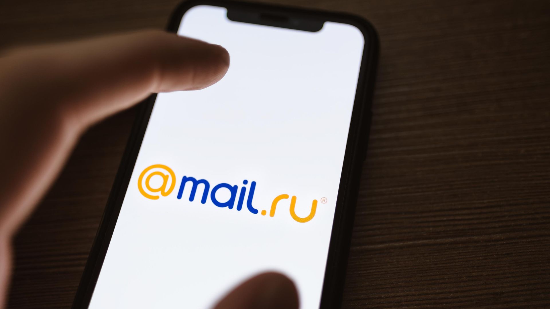 Логотип Mail.ru на экране смартфона Логотип Mail.ru на экране смартфона - РИА Новости, 1920, 14.10.2026