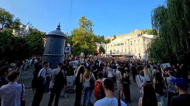 Митинг в Киеве против отставки Михаила Федорова с поста главы Минобороны Украины