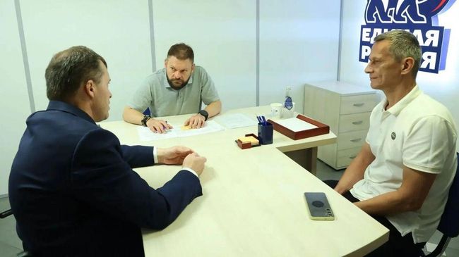 Герой России Евгений Поддубный провел прием ветеранов и членов семей участников спецоперации в пятницу в Центральном исполкоме Единой России
