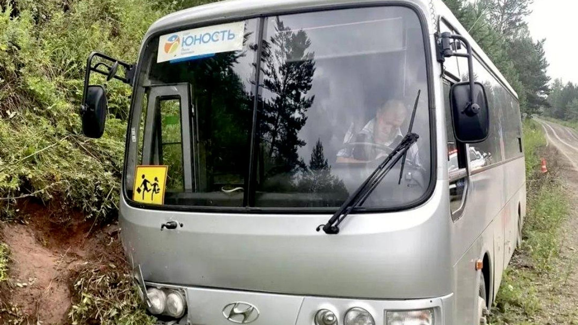 Автобус слетел в кювет в Красноярском крае Автобус слетел в кювет в Красноярском крае - РИА Новости, 1920, 18.07.2026
