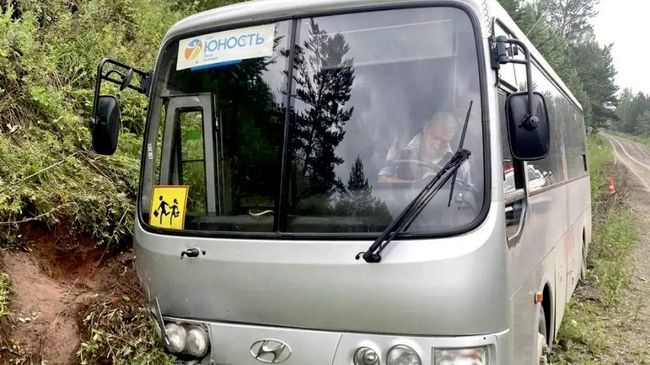 Автобус слетел в кювет в Красноярском крае