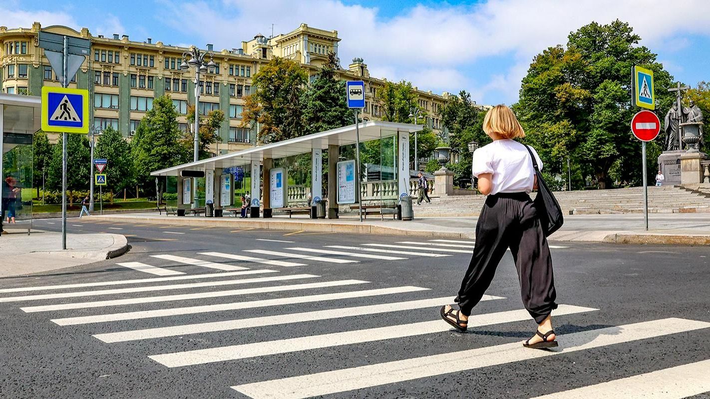 Новый асфальт в Лубянском проезде Новый асфальт в Лубянском проезде - РИА Новости, 1920, 17.07.2026