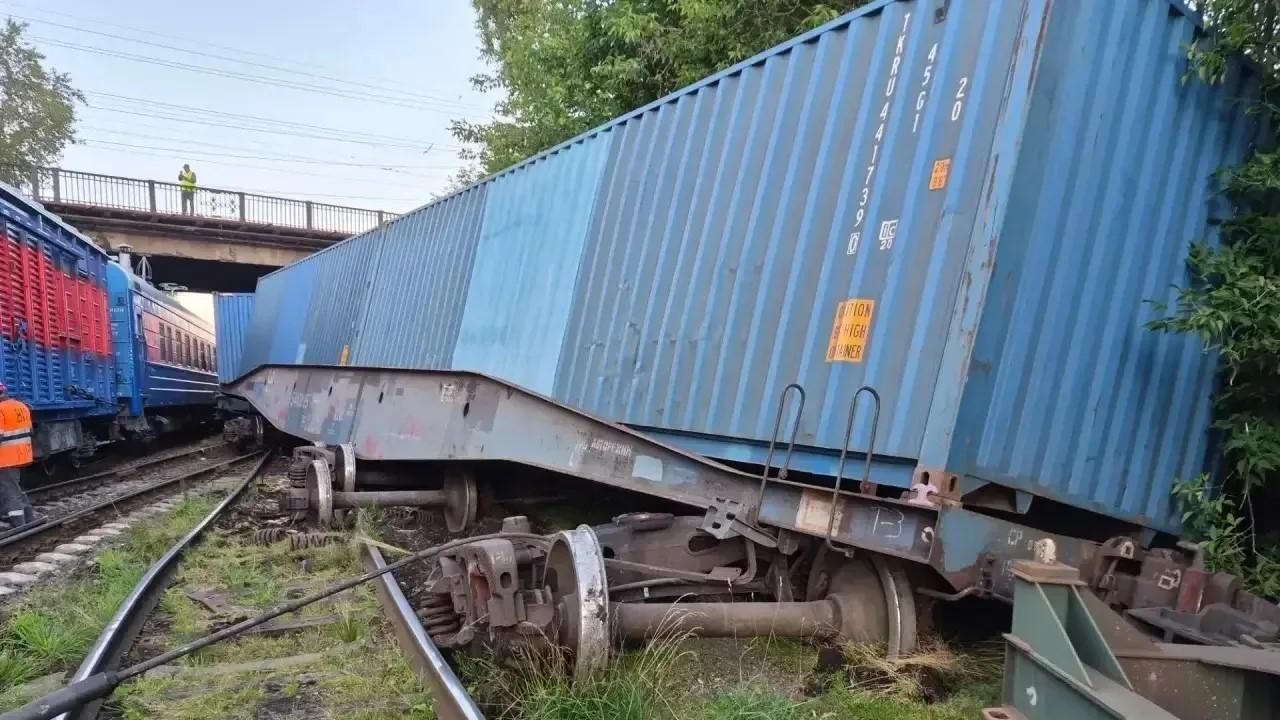Последствие схода вагонов в Кирове Последствие схода вагонов в Кирове - РИА Новости, 1920, 19.07.2026