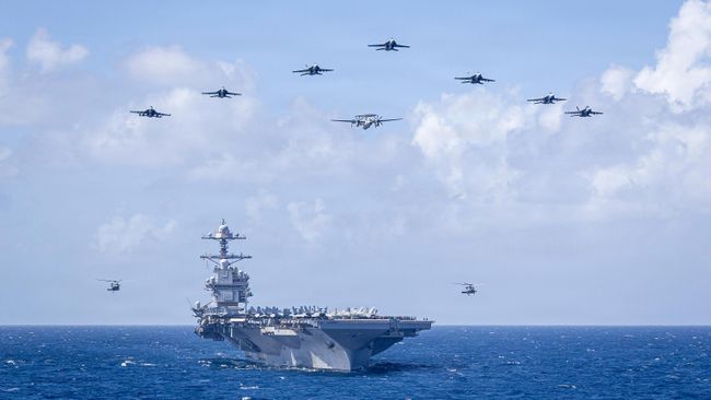 Авианосец ВМС США Джеральд Р. Форд в Карибском море