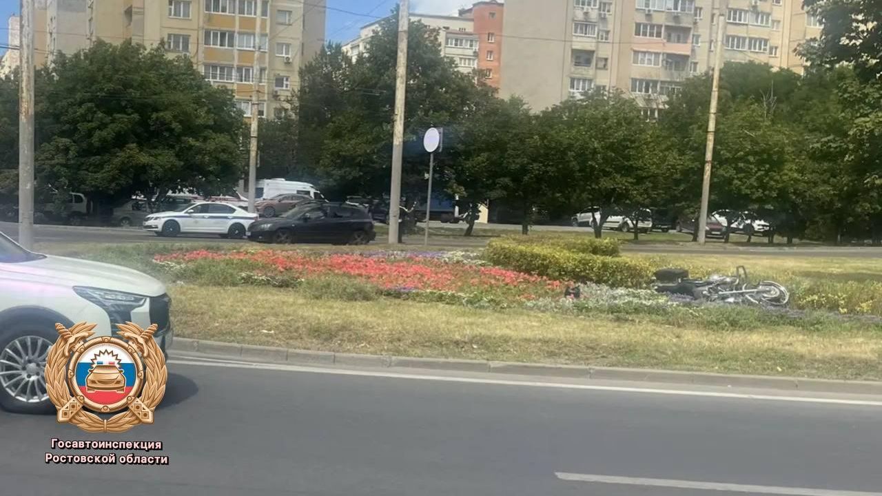 Последствия ДТП с участием байкера в Ростове-на-Дону - РИА Новости, 1920, 20.07.2026
