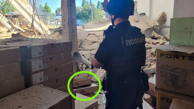 Коробки с дронами на складе в Сумской области
