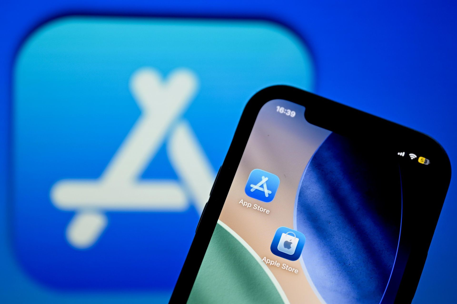 Магазин приложений App Store на экране смартфона Apple iPhone Магазин приложений App Store на экране смартфона Apple iPhone - РИА Новости, 1920, 14.09.2026