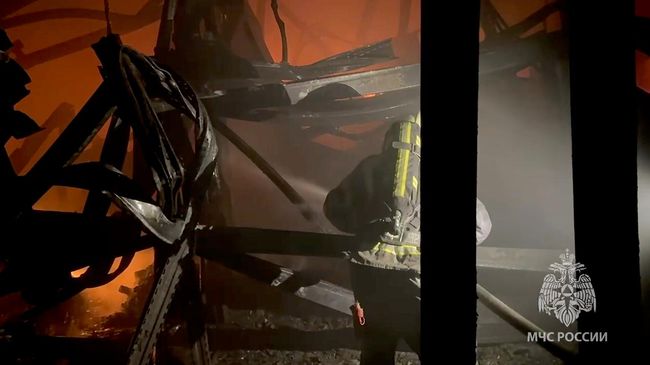 Пожар на производстве полимерных материалов в Ленинградской области