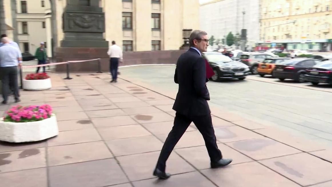Посол Республики Молдова в Российской Федерации Лилиан Дарий покидает здание Министерства иностранных дел РФ - РИА Новости, 1920, 24.08.2026