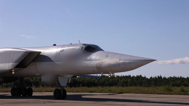 Полет бомбардировщиков Ту-22м3 ВКС России над нейтральными водами Балтийского моря