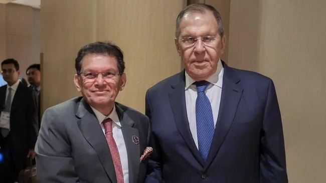 Министр иностранных дел России Сергей Лавров во время переговоров с главой МИД Бангладеш Халилуром Рахманом