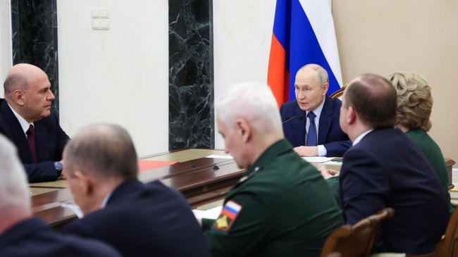 Путин провел совещание с членами Совета безопасности