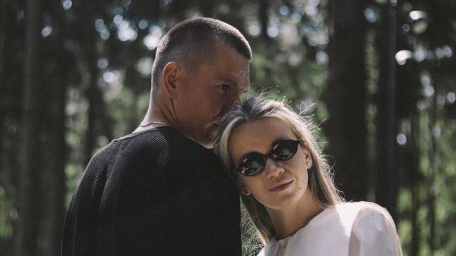 Александр Большунов с женой Анной