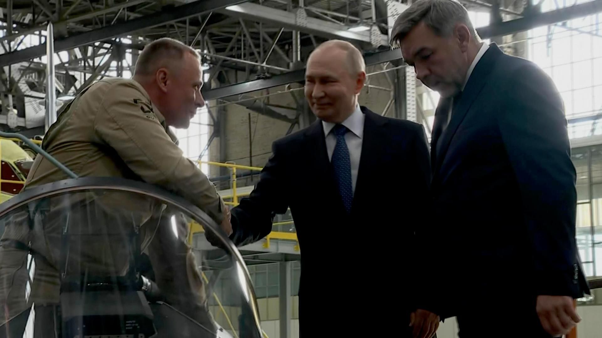 Путин: новый Як-130М должен уничтожать тяжелые дроны противника Путин: новый Як-130М должен уничтожать тяжелые дроны противника - РИА Новости, 1920, 24.07.2026