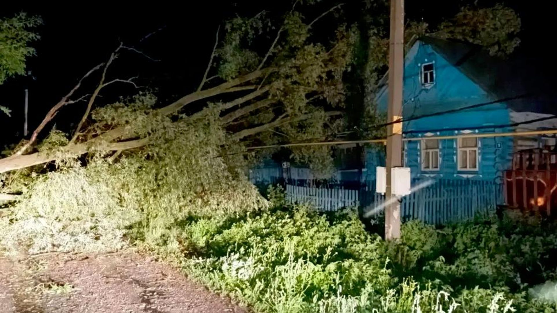 Последствия сильного ветра в Татарстане Последствия сильного ветра в Татарстане - РИА Новости, 1920, 25.07.2026