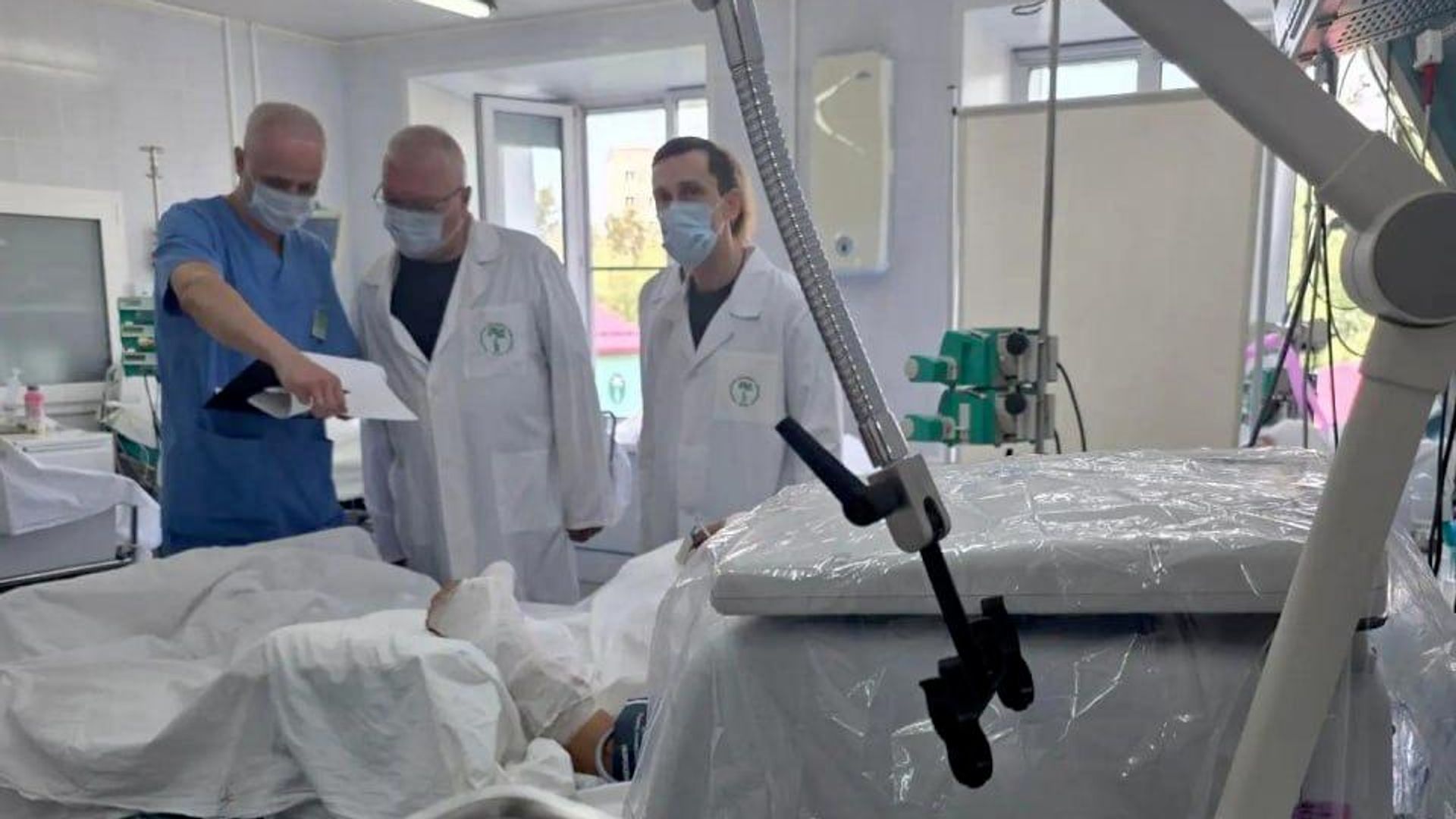 Губернатор Кировской области Александр Соколов посетил пострадавших во время атаки ВСУ работников завода в Кирове Губернатор Кировской области Александр Соколов посетил пострадавших во время атаки ВСУ работников завода в Кирове - РИА Новости, 1920, 25.07.2026