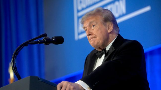 Президент США Дональд Трамп выступает на ужине Ассоциации корреспондентов Белого дома в Вашингтоне