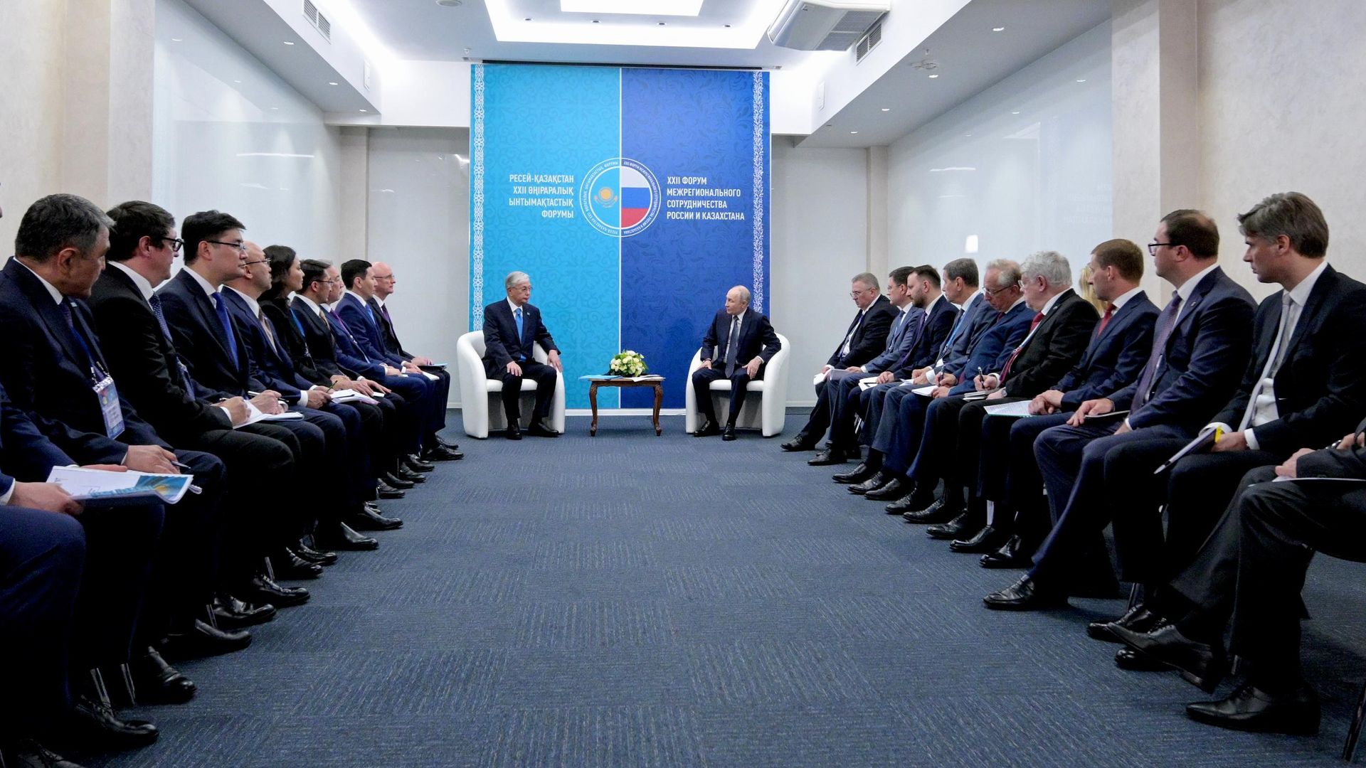 Президент РФ Владимир Путин и президент Казахстана Касым-Жомарт Токаев во время встречи в Омске - РИА Новости, 1920, 25.07.2026