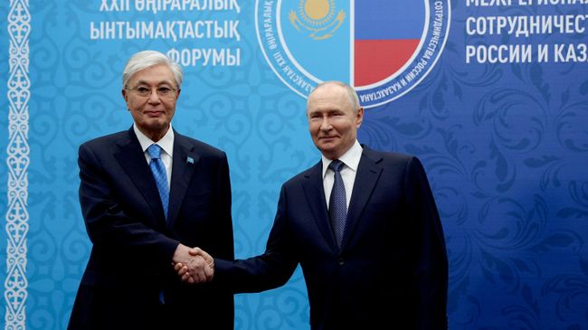 Президент России Владимир Путин и президент Казахстана Касым-Жомарт Токаев