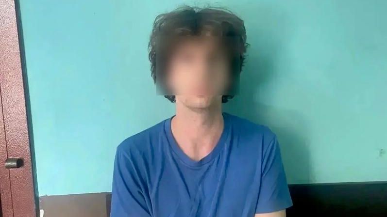 Житель Санкт-Петербурга, забравшийся в чужую квартиру в центре города по водосточной трубе - РИА Новости, 1920, 25.07.2026