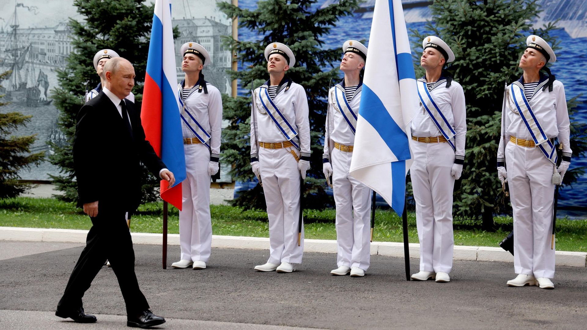 Президент РФ, верховный главнокомандующий ВС РФ Владимир Путин прибыл к Главному Адмиралтейству в Санкт-Петербурге Президент РФ, верховный главнокомандующий ВС РФ Владимир Путин прибыл к Главному Адмиралтейству в Санкт-Петербурге - РИА Новости, 1920, 26.07.2026