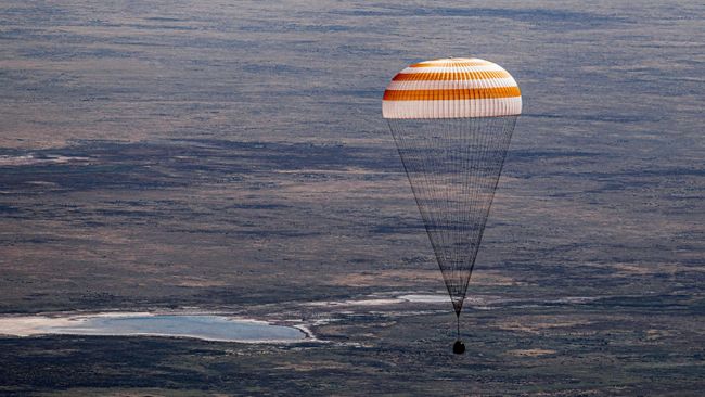 Приземление спускаемого аппарата корабля Союз МС-28