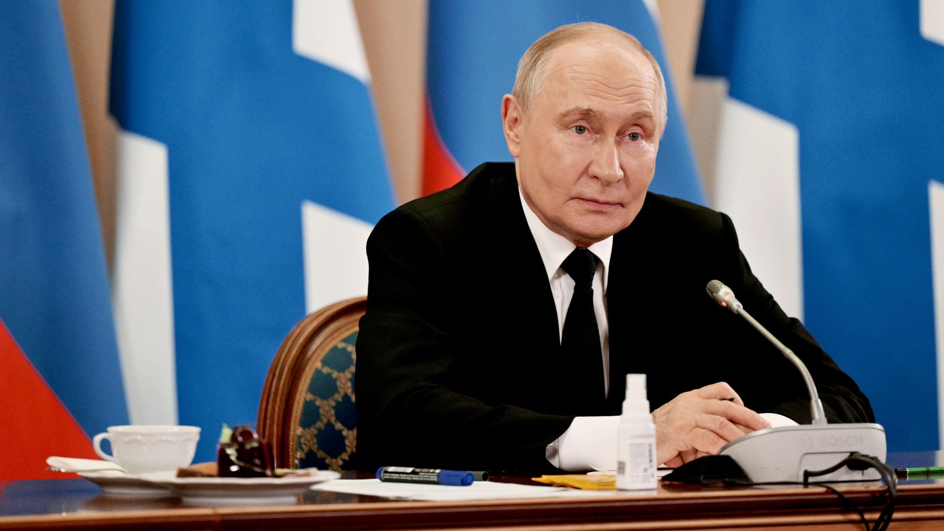 Путин о неудачных попытках недружественных стран изолировать Россию в сфере обороны и безопасности Путин о неудачных попытках недружественных стран изолировать Россию в сфере обороны и безопасности - РИА Новости, 1920, 26.07.2026