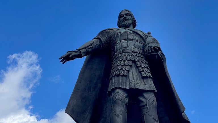 Памятник Серпуховский князь Владимир Храбрый в Серпухове Памятник Серпуховский князь Владимир Храбрый в Серпухове