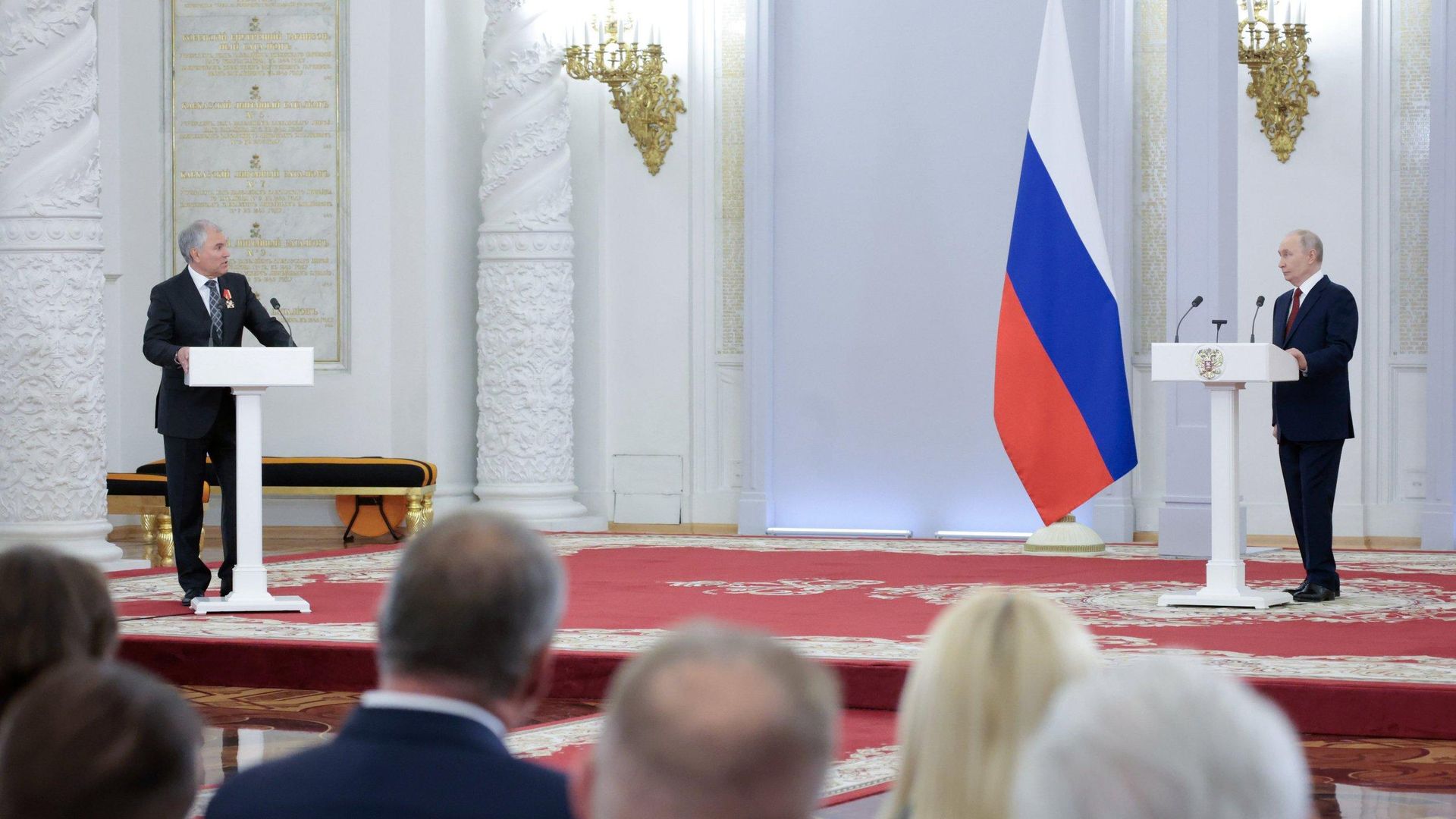 Президент РФ Владимир Путин и председатель Государственной Думы РФ Вячеслав Володин на встрече с депутатами Государственной Думы РФ восьмого созыва. 27 июля 2026 Президент РФ Владимир Путин и председатель Государственной Думы РФ Вячеслав Володин на встрече с депутатами Государственной Думы РФ восьмого созыва. 27 июля 2026 - РИА Новости, 1920, 27.07.2026
