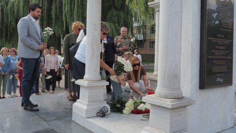 В Калуге прошла акция в память о детях — жертвах войны в Донбассе В Калуге прошла акция в память о детях — жертвах войны в Донбассе - РИА Новости, 1920, 27.07.2026