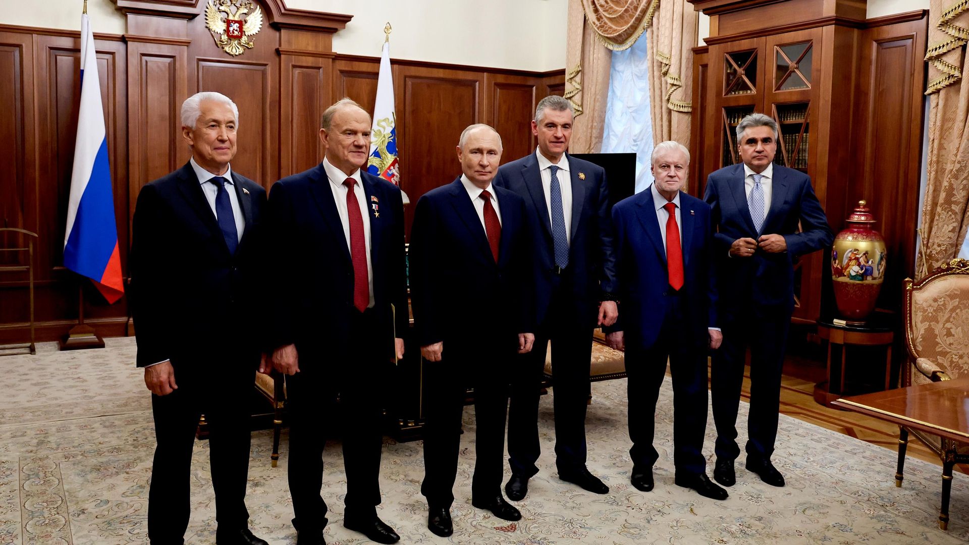 Президент России Владимир Путин во время встречи с руководителями фракций политических партий в Государственной Думе РФ Президент России Владимир Путин во время встречи с руководителями фракций политических партий в Государственной Думе РФ - РИА Новости, 1920, 27.07.2026
