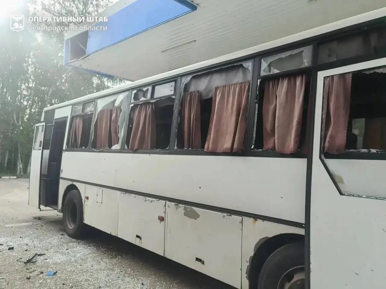 Последствия атаки дрона ВСУ на автобус в Шебекино Белгородской области - РИА Новости, 1920, 28.07.2026