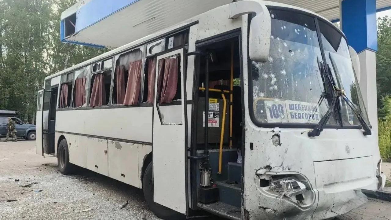 Последствия атаки дрона ВСУ на автобус в Шебекино в Белгородской области - РИА Новости, 1920, 28.07.2026