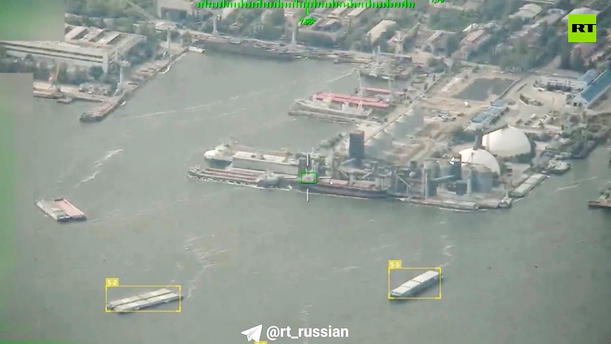БПЛА поразили два сухогруза в порту Николаев БПЛА поразили два сухогруза в порту Николаев - РИА Новости, 1920, 28.07.2026