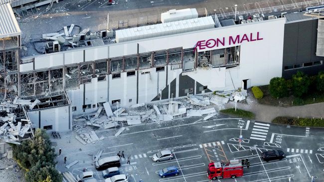 Торговый центр Aeon, разрушенный в результате землетрясения в префектуре Кумамото