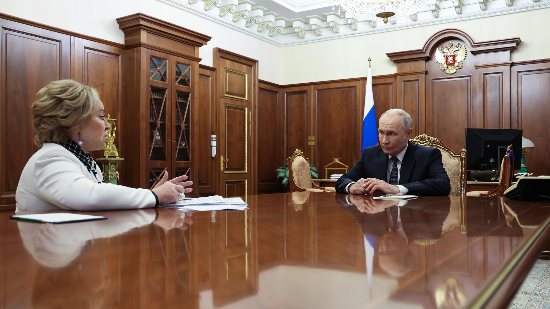 Президент России Владимир Путин и председатель Совета Федерации Валентина Матвиенко во время встречи Президент России Владимир Путин и председатель Совета Федерации Валентина Матвиенко во время встречи - РИА Новости, 1920, 28.07.2026