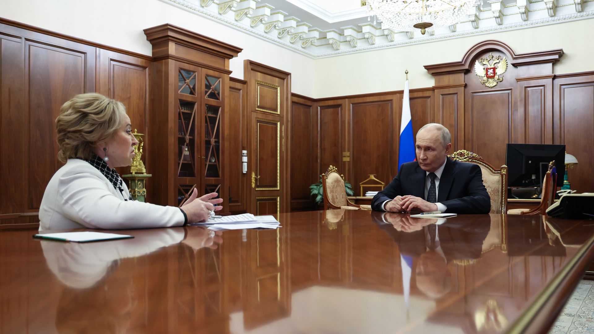Президент России Владимир Путин и председатель Совета Федерации Валентина Матвиенко во время встречи - РИА Новости, 1920, 28.07.2026