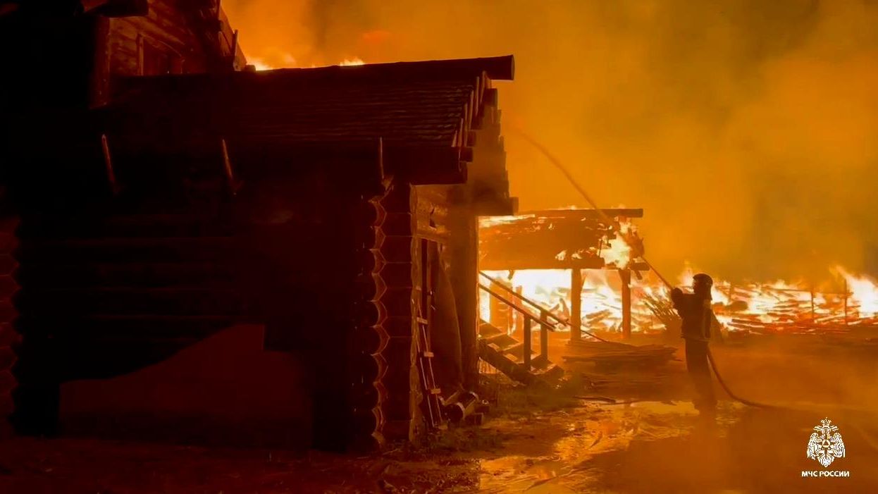 Тушение кинодекораций в тверской деревне Большое Кобяково Тушение кинодекораций в тверской деревне Большое Кобяково - РИА Новости, 1920, 29.07.2026