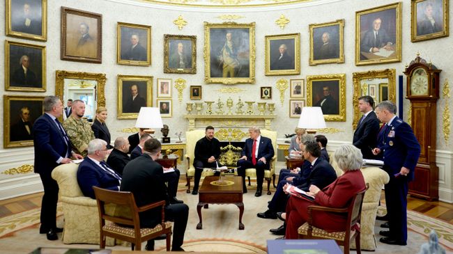 Владимир Зеленский и президент США Дональд Трамп во время встречи в Белом доме в Вашингтоне