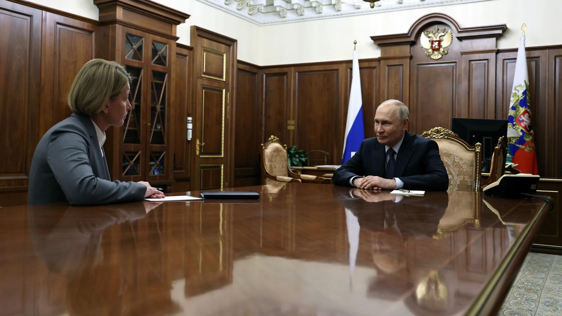 Владимир Путин и Ольга Абрамова во время встречи - РИА Новости, 1920, 29.07.2026