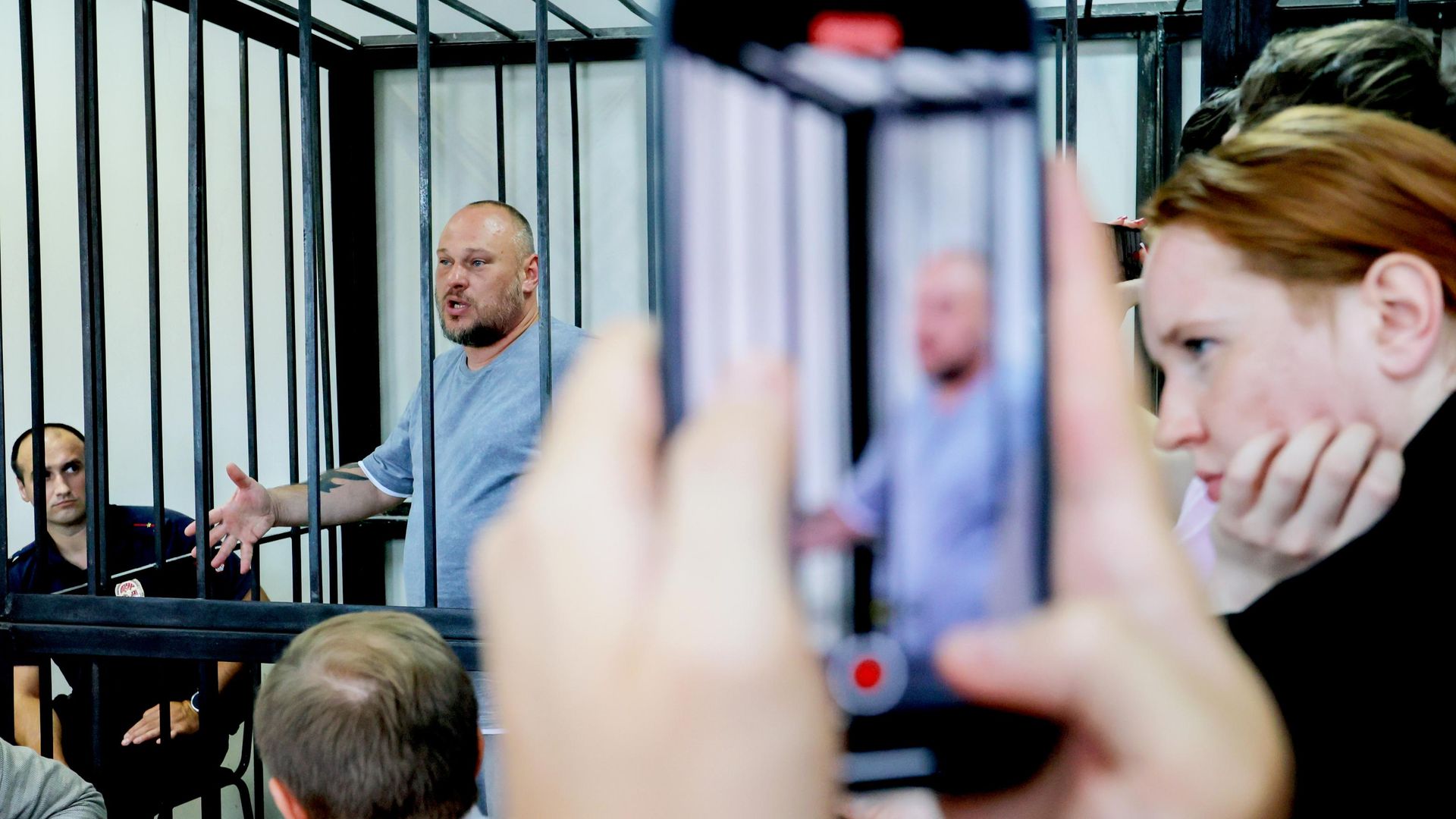 Фигурант по делу об избиении ученого РАН Никиты Зезина, бизнесмен Александр Реверук в Октябрьском районном суде в Екатеринбурге. 30 июля 2026 Фигурант по делу об избиении ученого РАН Никиты Зезина, бизнесмен Александр Реверук в Октябрьском районном суде в Екатеринбурге. 30 июля 2026 - РИА Новости, 1920, 30.07.2026