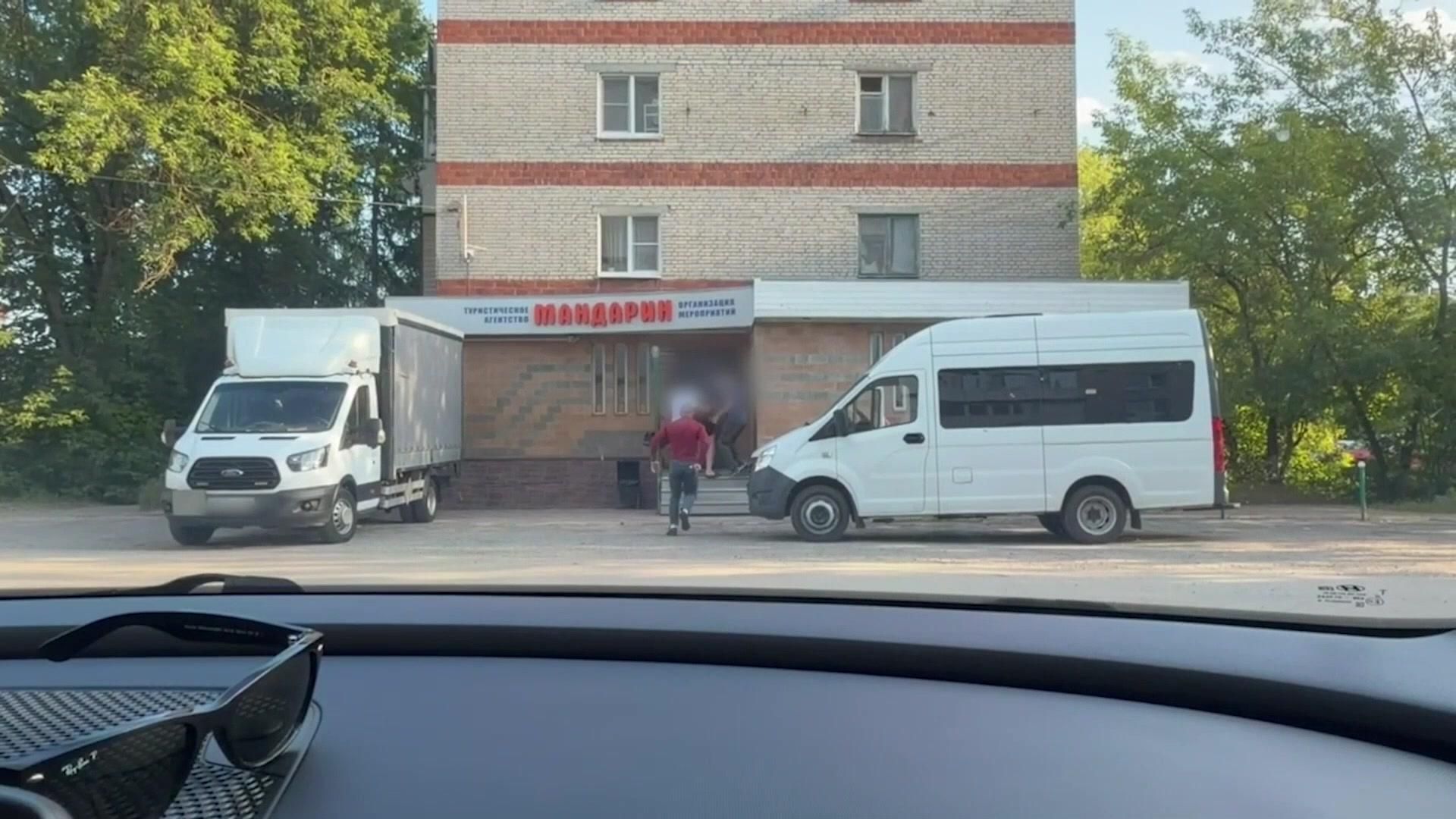 Задержание и допрос россиянина, который собирал данные о военных предприятиях для СБУ Задержание и допрос россиянина, который собирал данные о военных предприятиях для СБУ - РИА Новости, 1920, 31.07.2026