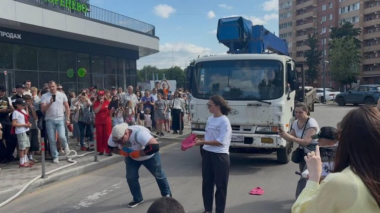 Русский Халк установил новый рекорд: сдвинул кран, порвал грелки, сломал стальные шпильки Русский Халк установил новый рекорд: сдвинул кран, порвал грелки, сломал стальные шпильки