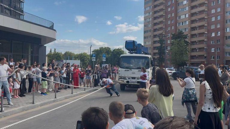 Русский Халк установил новый рекорд: сдвинул кран, порвал грелки, сломал стальные шпильки Русский Халк установил новый рекорд: сдвинул кран, порвал грелки, сломал стальные шпильки