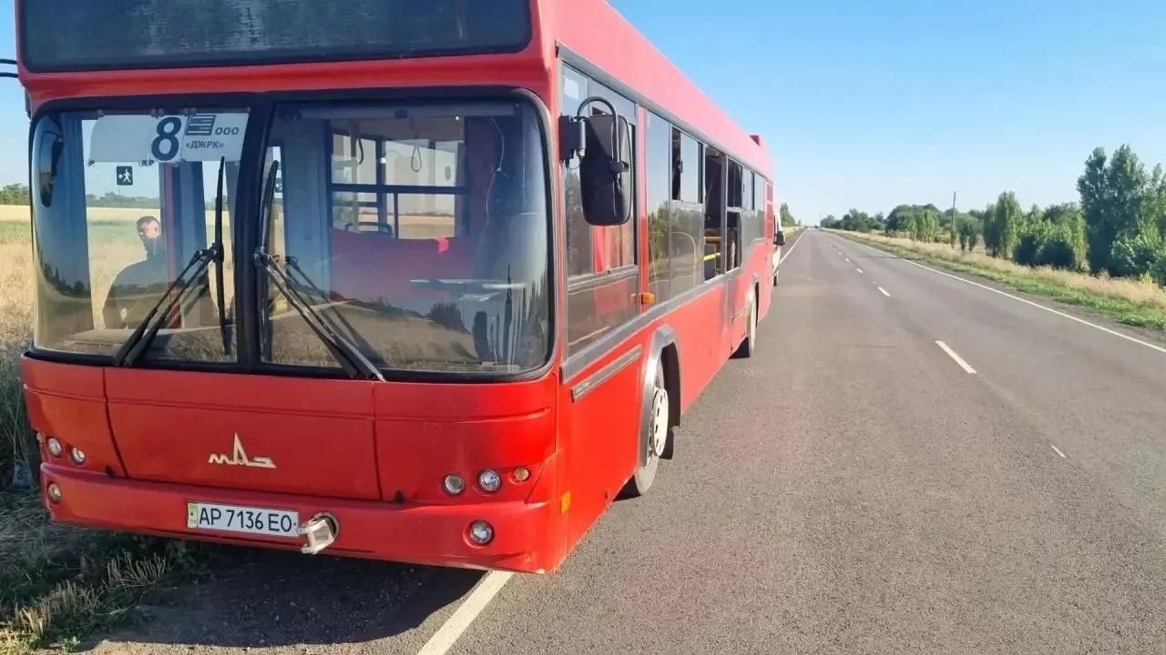 Последствия атаки ВСУ на автобус в Запорожской области. 1 августа 2026 - РИА Новости, 1920, 01.08.2026