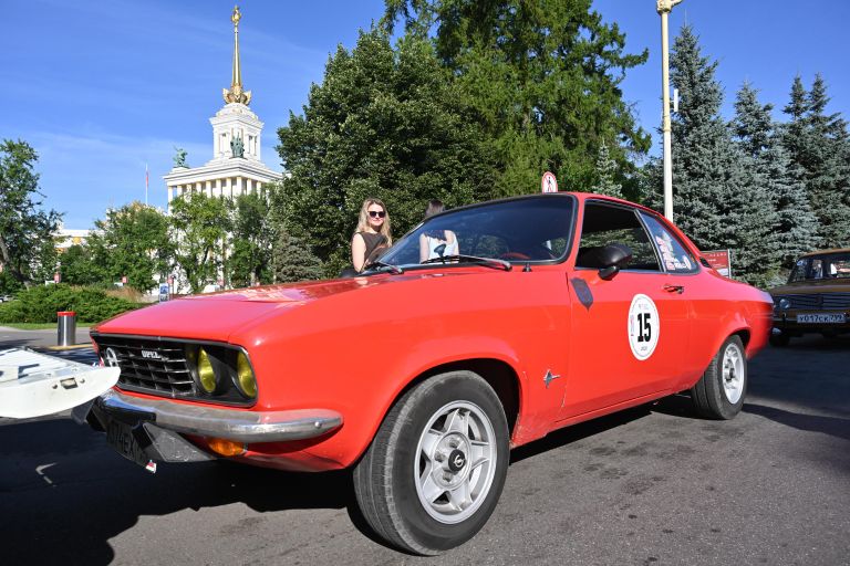 Автомобиль Opel Manta A 1975 года выпуска перед стартом финала Кубка Москвы по историческому ралли Автомобиль Opel Manta A 1975 года выпуска перед стартом финала Кубка Москвы по историческому ралли