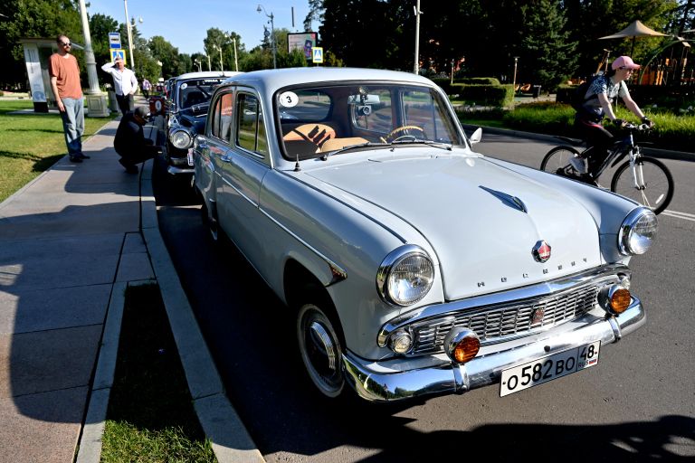 Автомобиль Москвич-403 перед стартом финала Кубка Москвы по историческому ралли Автомобиль Москвич-403 перед стартом финала Кубка Москвы по историческому ралли