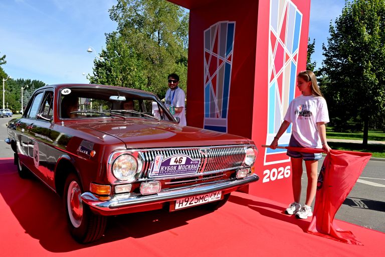 Автомобиль ГАЗ 24 Волга на старте финала Кубка Москвы по историческому ралли Автомобиль ГАЗ 24 Волга на старте финала Кубка Москвы по историческому ралли
