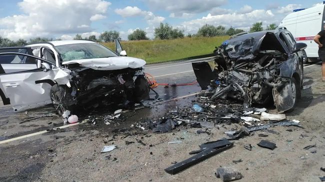 Последствия ДТП с участием двух легковых автомашин в Самарской области
