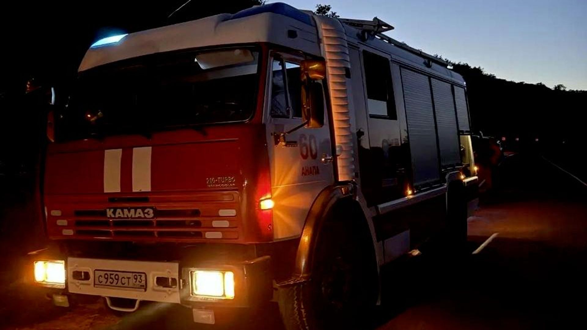 На месте пожара в районе села Варваровка под Анапой На месте пожара в районе села Варваровка под Анапой - РИА Новости, 1920, 01.08.2026